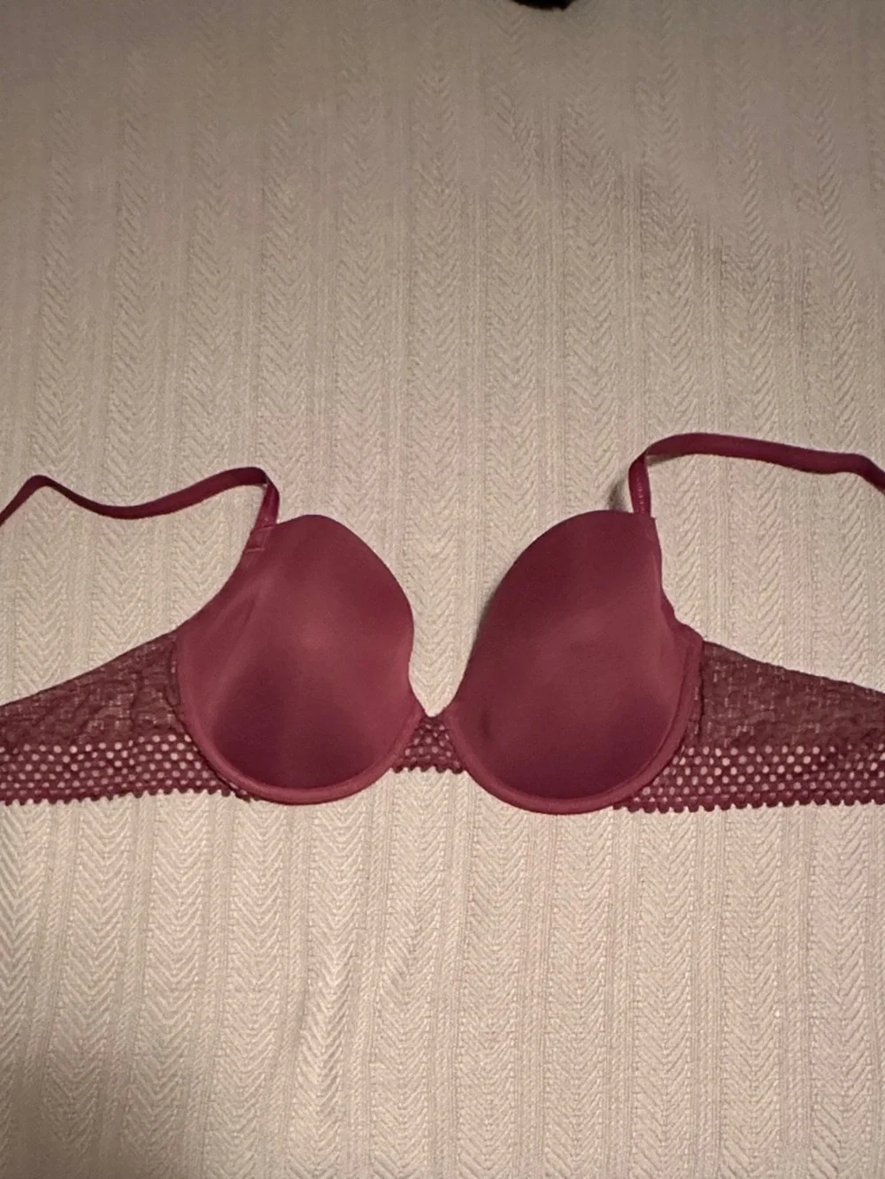 b.temp’d burgundy/wine lightly padded/molded Lace-Sided Bra, 38C